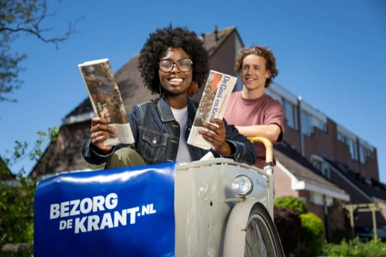 Content image duo foto krantenbezorgers
