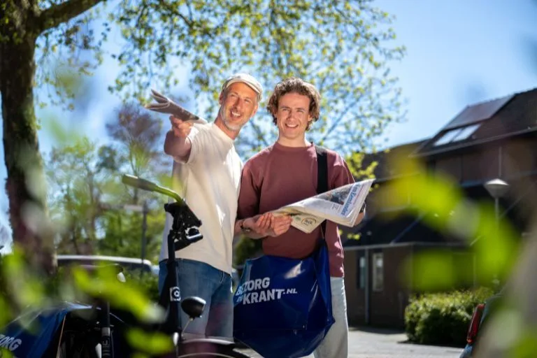 Content image krantenbezorgers bezorgen de krant